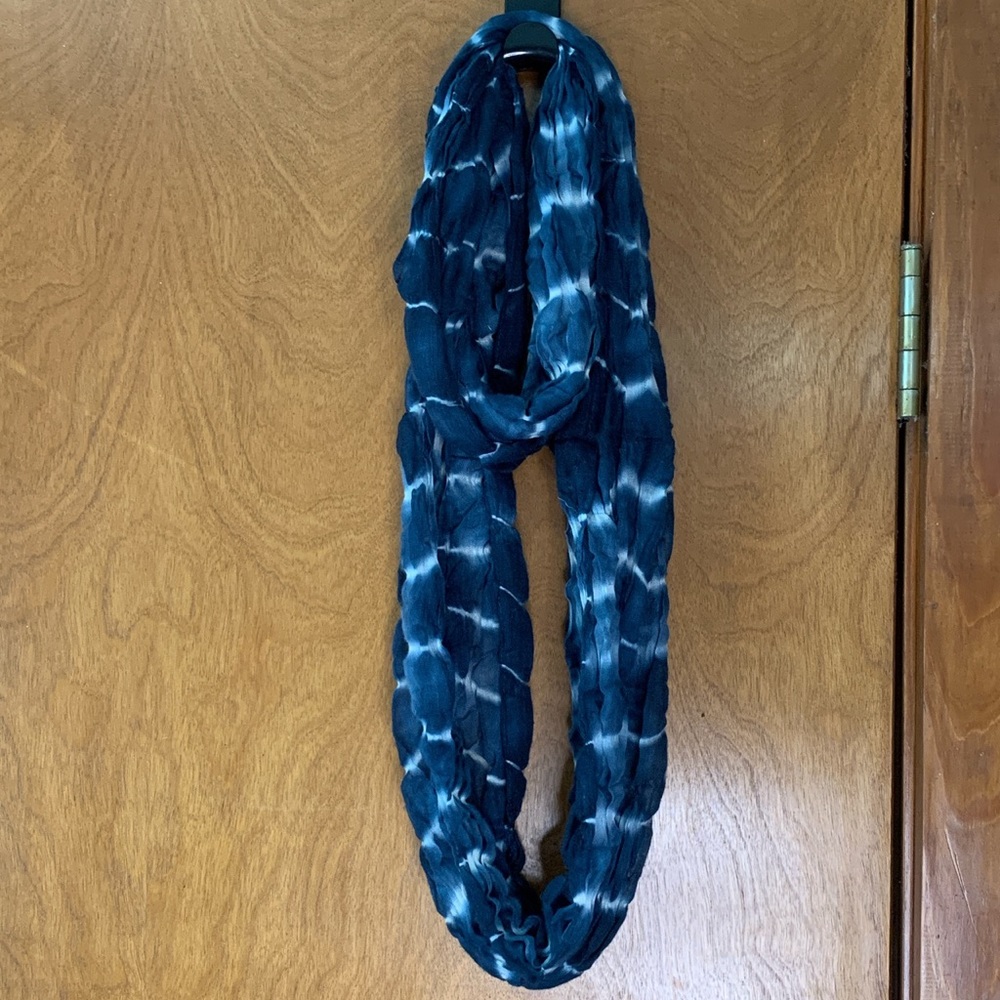 ✨4 for $15✨Navy blue tyedye infinity scarf